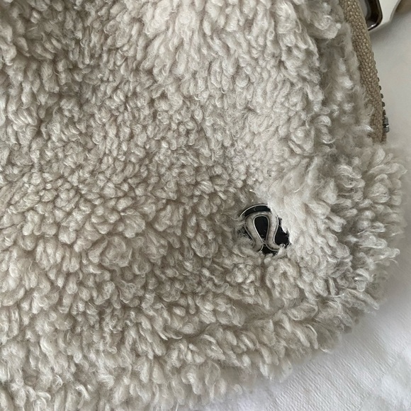 Cozy Beige Sherpa Crossbody Bag - Picture 10 of 12